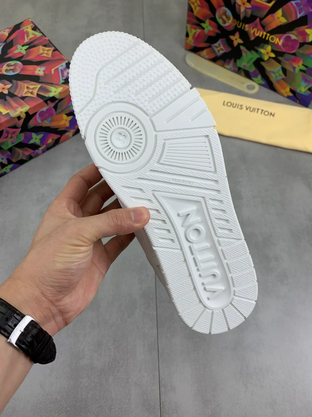 Men's men's shoes 💰P560 new style 💶【LOUIS VUITTON) (original order) new style 🍀LV Louis Vuitton *——LV classic trendy shoes! Made of imported original cowhide and water-dyed cowhide lining. The latest original wear-resistant rubber combination outsole! High quality products! Multiple colors available, code number: 38-46